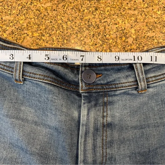 Wide-Leg Blue Denim Jeans - Picture 6 of 7